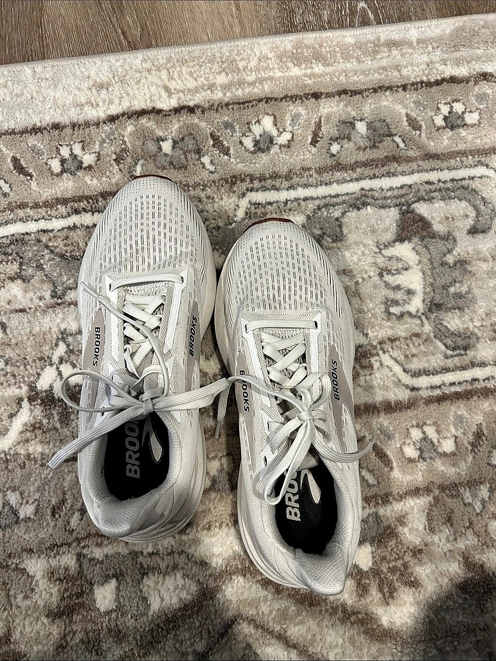 Brooks Revel 5 White Gum Athletic Shoes